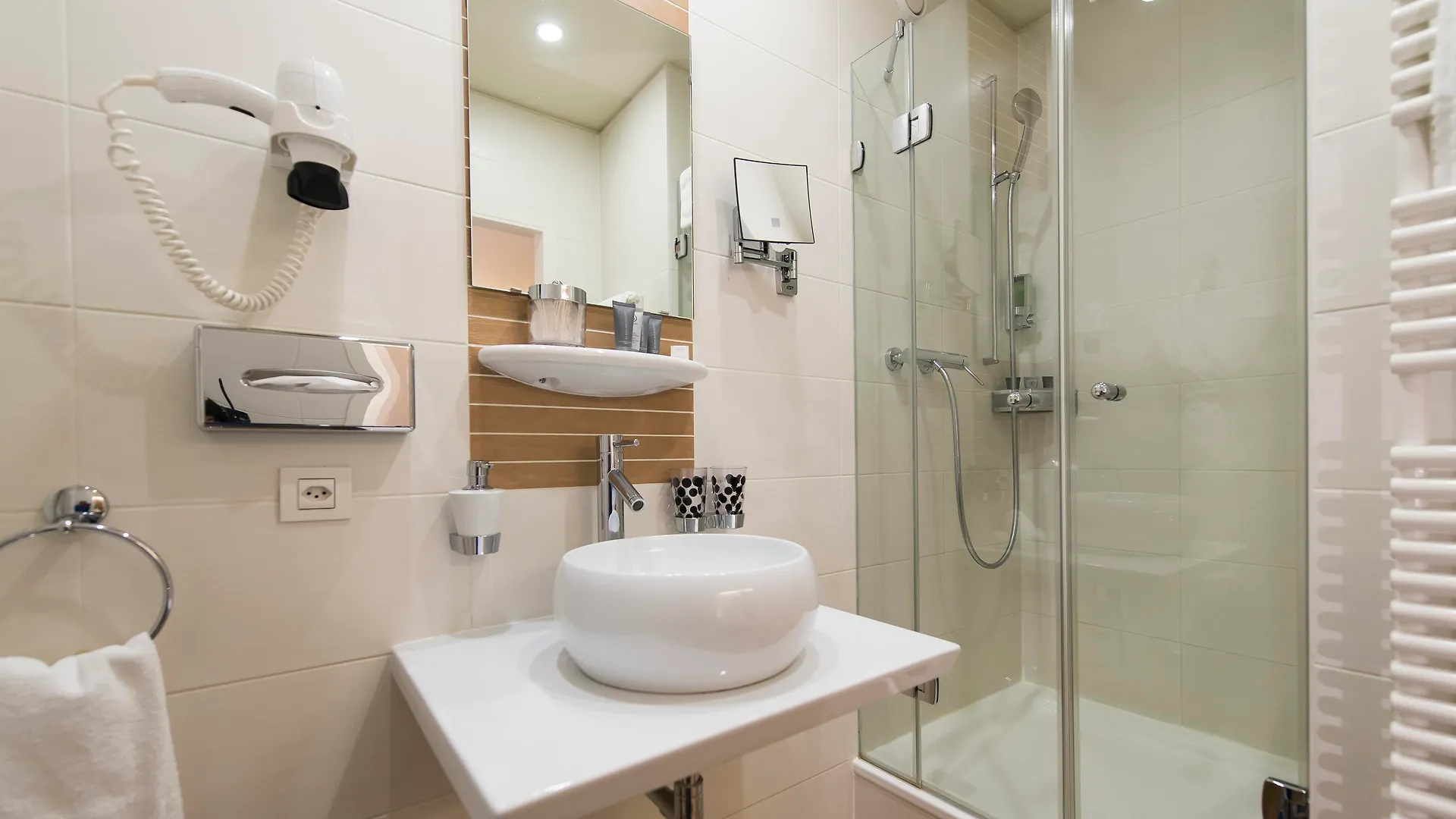 La Cour Des Augustins Boutique Gallery Design Hotel Γενεύη